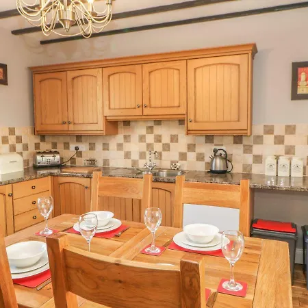 Whitlow Farmhouse * Алстон